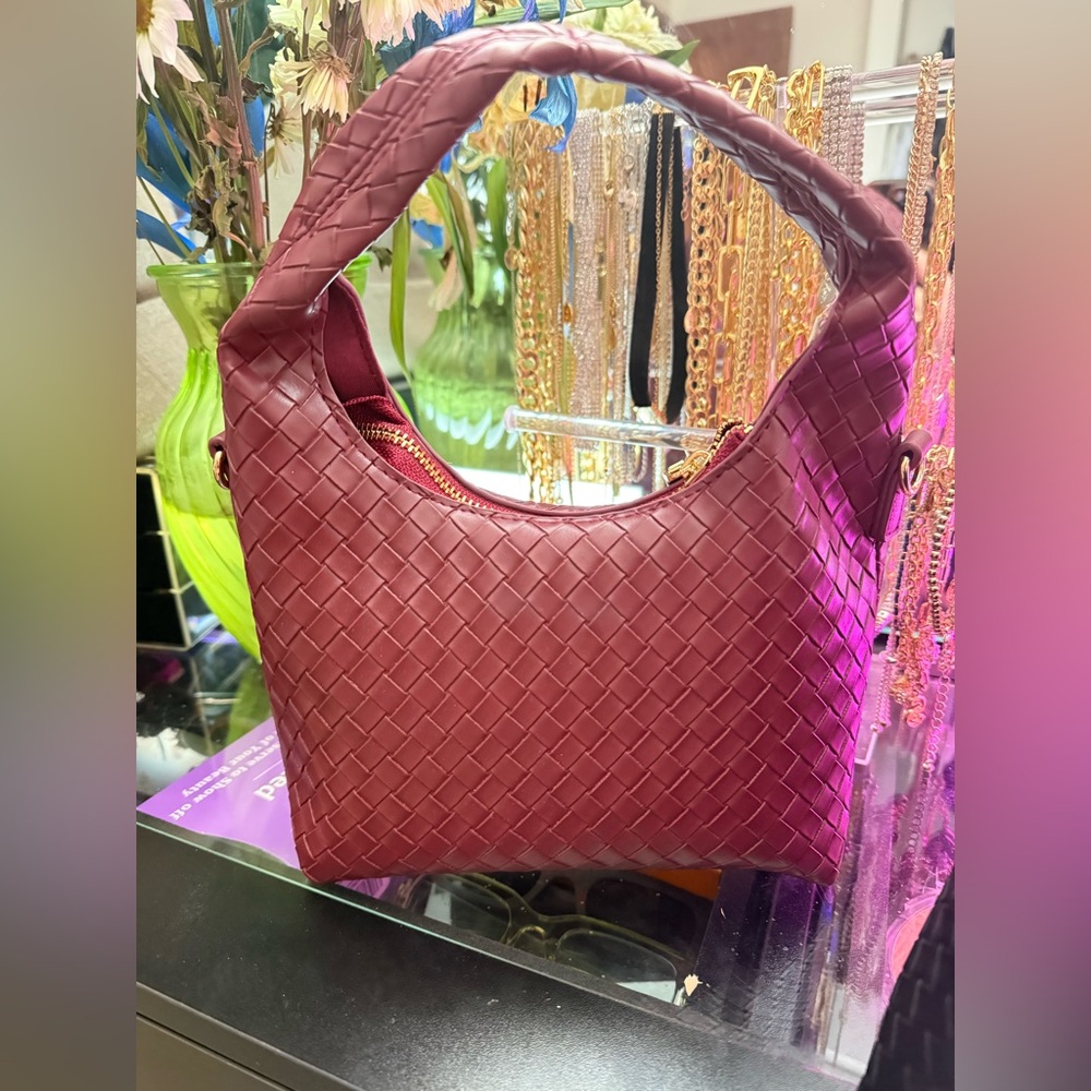 Elegant Woven Handbag - Burgundy